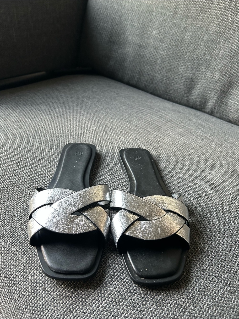 H&M Black Slide Sandals with Silver Woven Straps
(H&M size 38= 7.5 women’s size)
